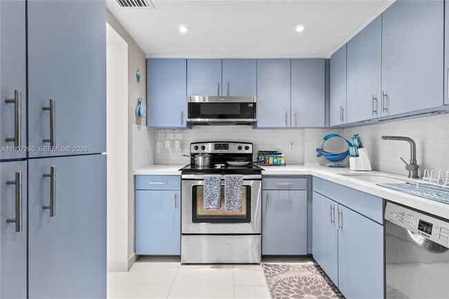 Building Photo - 1345 Lincoln Rd