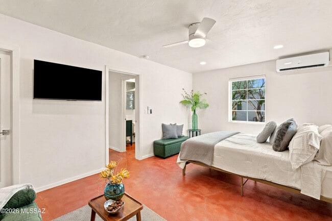Building Photo - 2542 E Seneca St