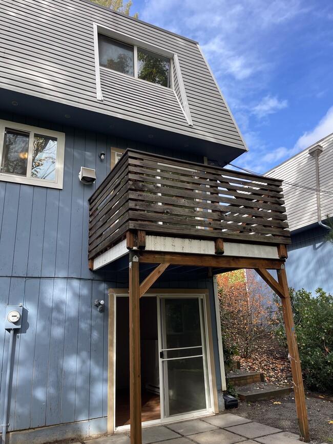 Outside view mainfloor deck - 4355 Riverview Ave