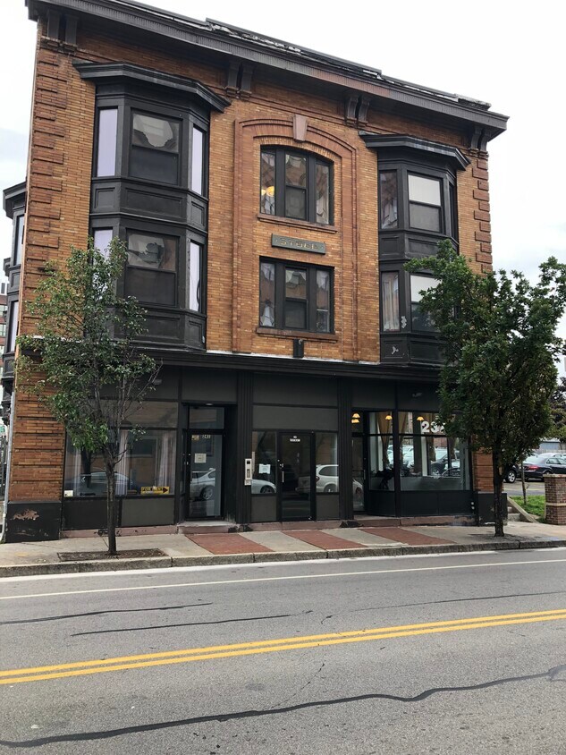 Primary Photo - 239 Andrews St