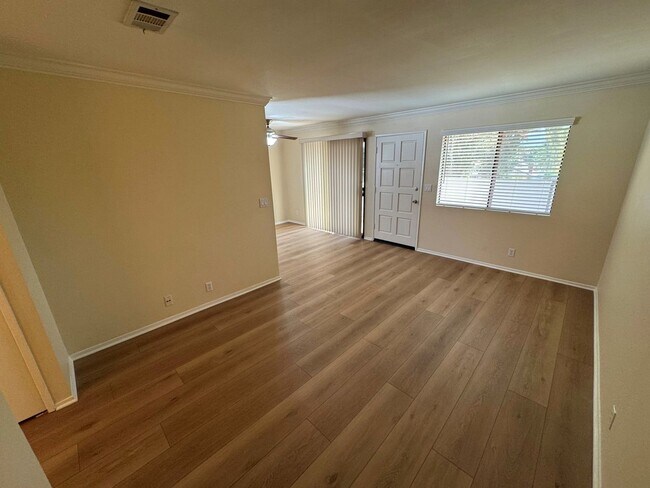 Foto del edificio - Beautiful 2+1.75 Upstairs Condo in Desirable Parkside Community