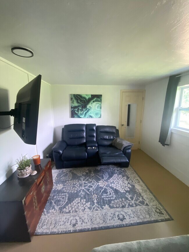 Sala principal - 5344 Caldwell St