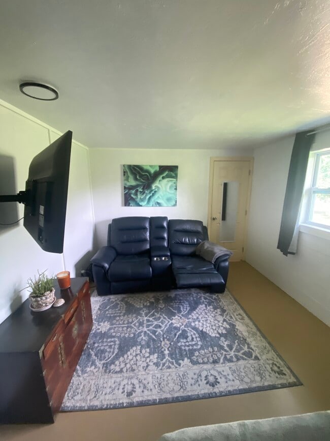 Main room - 5344 Caldwell St