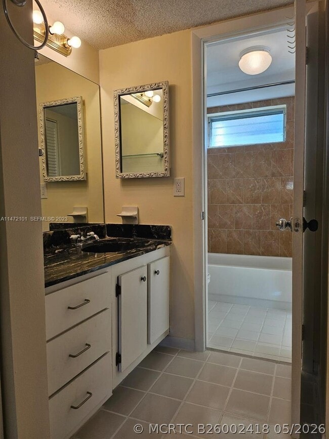 Foto del edificio - 5940 NW 64th Ave