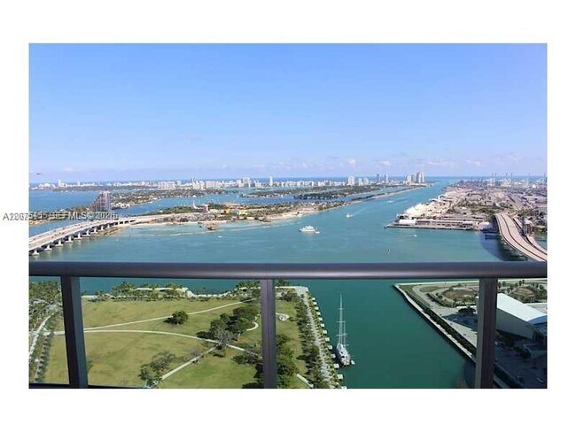 Foto del edificio - 900 Biscayne Blvd