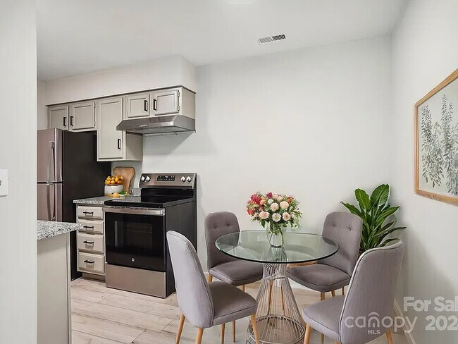 Foto del edificio - 9623 Vinca Cir