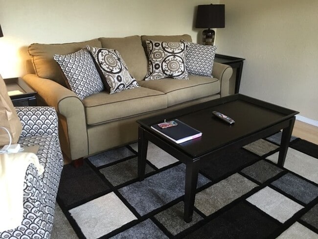 Foto del edificio - End unit 1 bed 1 bath in Sloans Lake