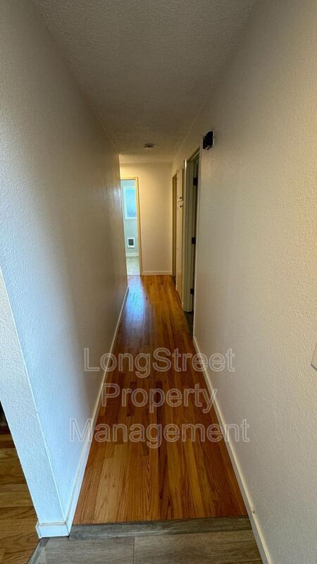 Foto del edificio - 1010 Tyson Pl SW