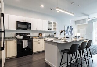 Building Photo - 750 Avondale Creek Dr.