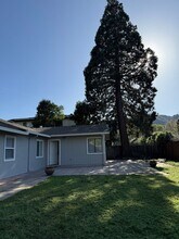 Building Photo - 33 Mary Ct