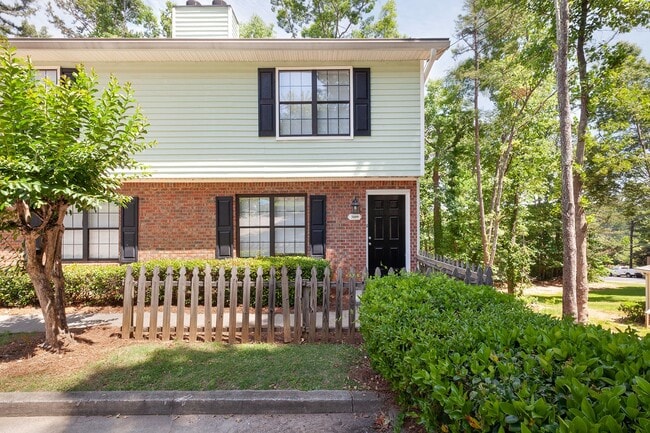 Building Photo - 3bd/2.5ba Split Level Condo in Quiet Neighborhood!