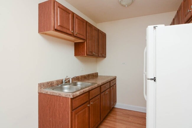 Building Photo - 2600 N Kimball Ave