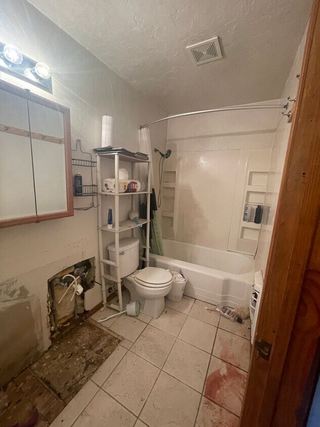Foto del edificio - Make Ready Home ready for Upgrades!