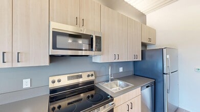 Kitchen - 418 East Grand