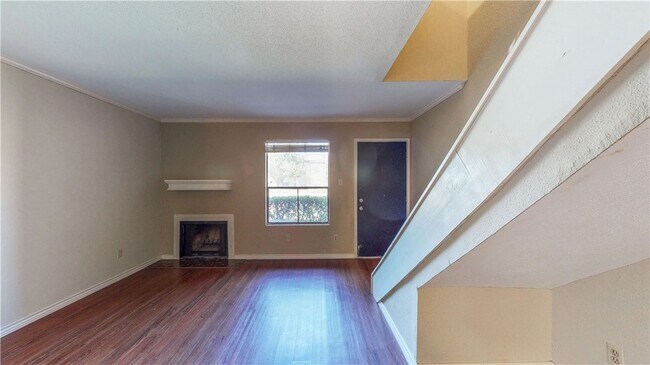 Foto del edificio - 904 University Oaks Blvd