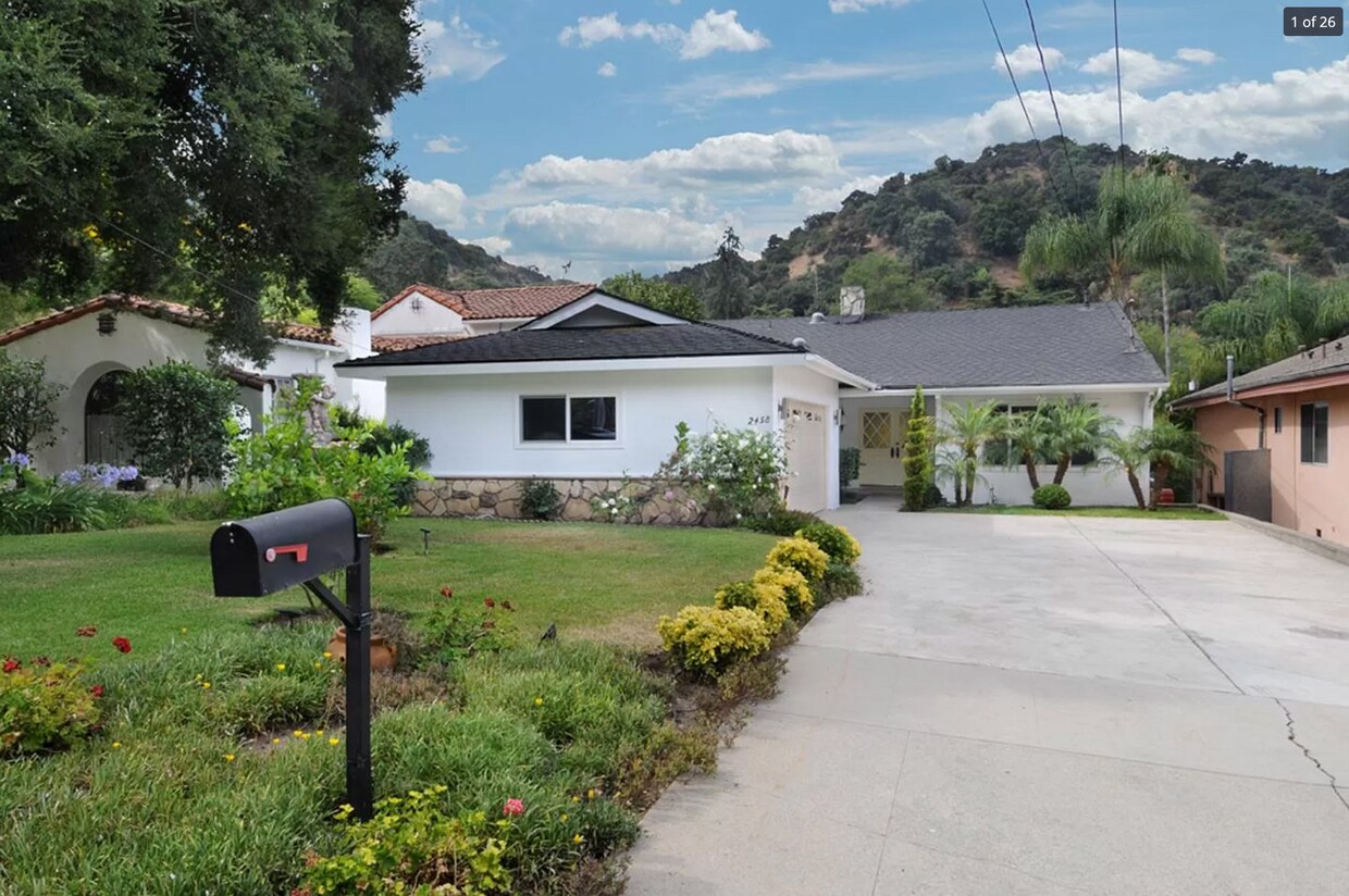 Foto principal - 2458 Sleepy Hollow Dr