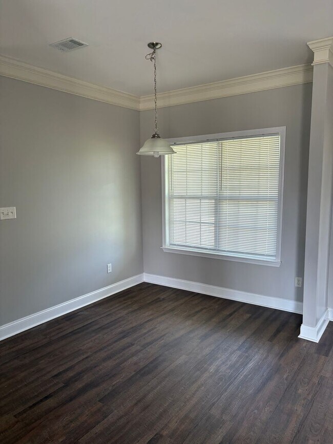 Foto del edificio - 162 White Oak Drive