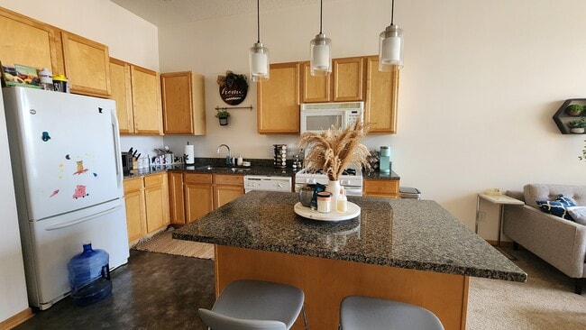 Building Photo - 2650 University Ave W