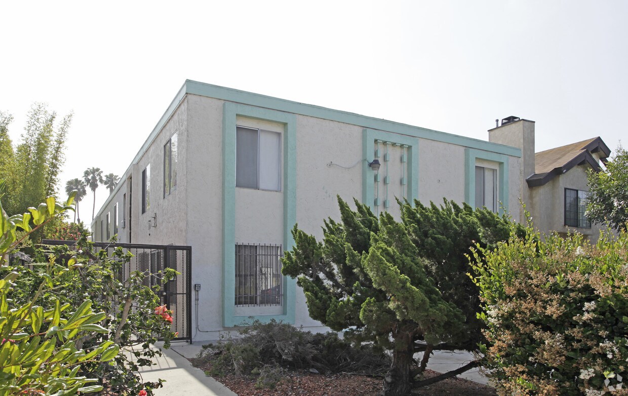Primary Photo - 4461 Hamilton St