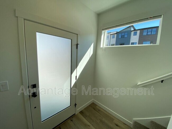 Building Photo - 1034 W 530 S