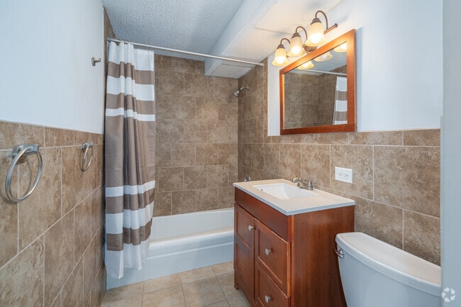 2BR, 1BA - 750SF - Bathroom - 6946 W 65th St