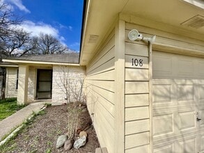 Building Photo - 108 N Mockingbird Cir