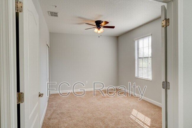 Foto del edificio - 8935 Azalea Sands Ln