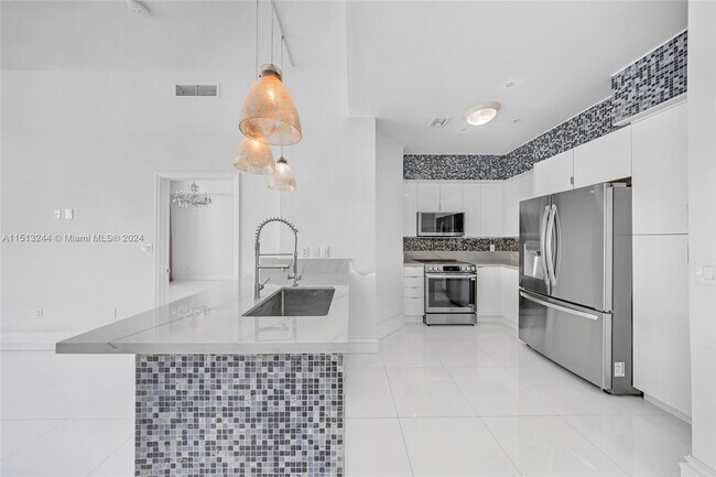Building Photo - 7900 Harbor Island Dr