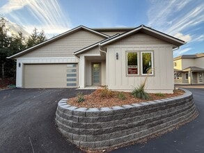 Building Photo - 1726 Castlerock Ave