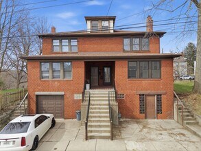 Building Photo - 1945 W Beckert Ave