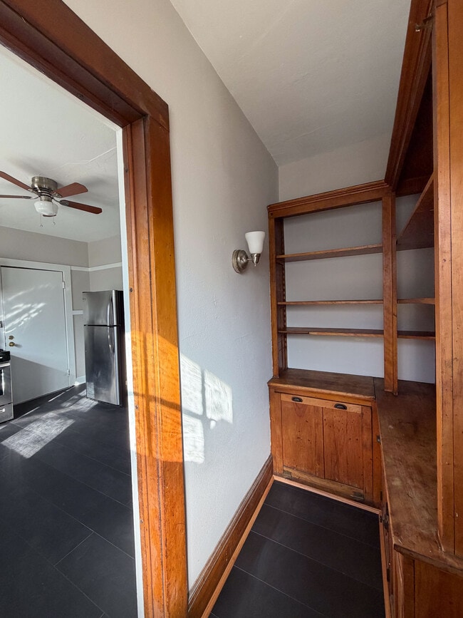 Building Photo - 2000 E Newberry Blvd