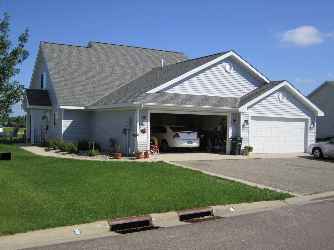 812 E Main St, Melrose, MN 56352 Townhome Rentals in Melrose MN