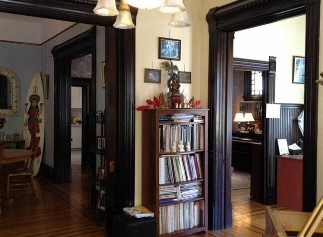  - 1405 Caroline St