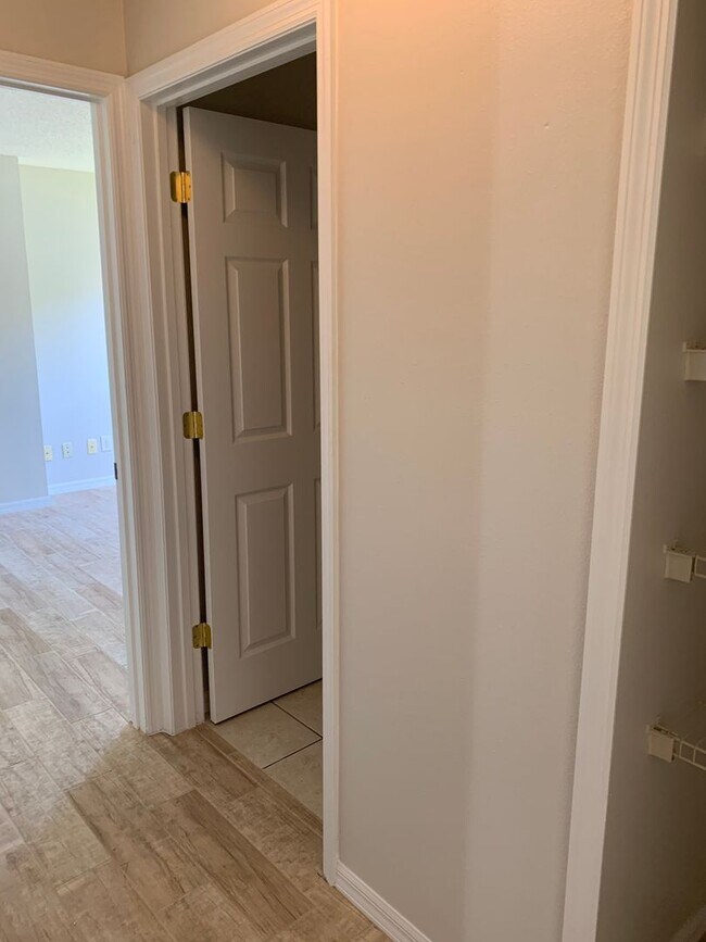 Foto del edificio - Beautiful 3 Bedroom, 2 Bathroom Home with Lake in Melbourne, FL!