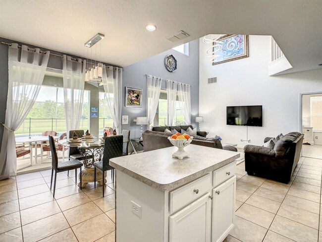 Building Photo - 8627 La Isla Dr