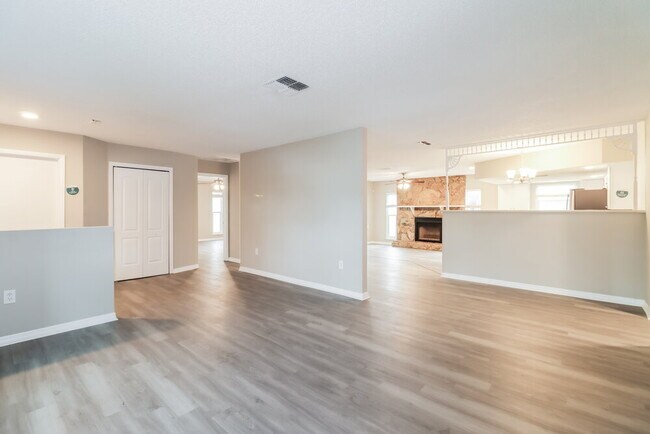 Foto del edificio - 12909 Walnut Tree Ln