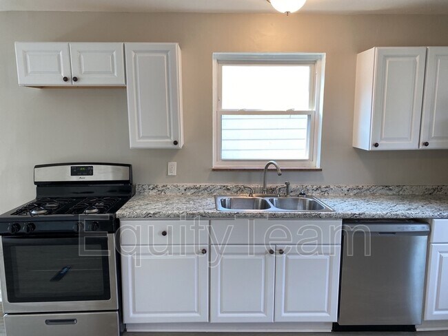 Building Photo - 3997 S Whetzel Ave