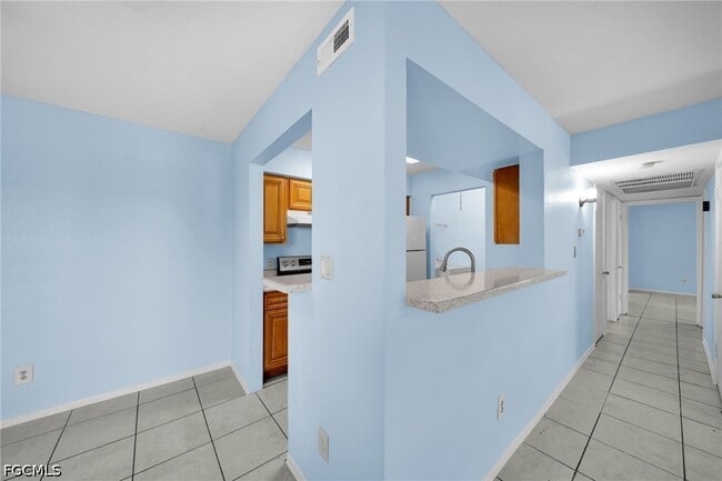 Building Photo - 2885 Winkler Ave