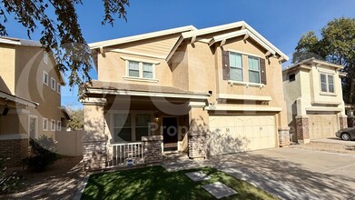 Building Photo - 4170 E Sheffield Ave