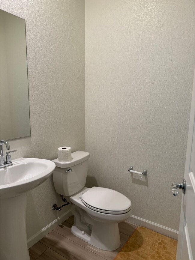 Building Photo - Solar home with separate suite