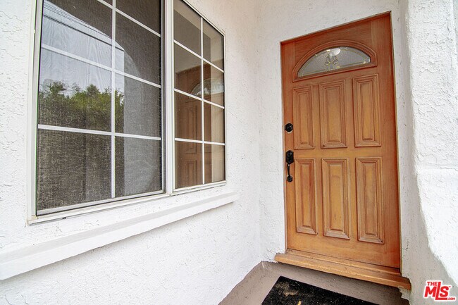 Building Photo - 466 S Orlando Ave