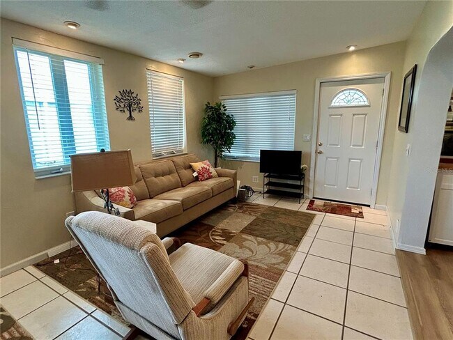 Foto del edificio - 245 Cherrywood Dr