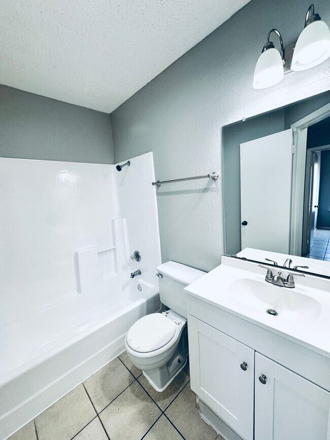Foto del edificio - 5305 Woodland Oaks Ct