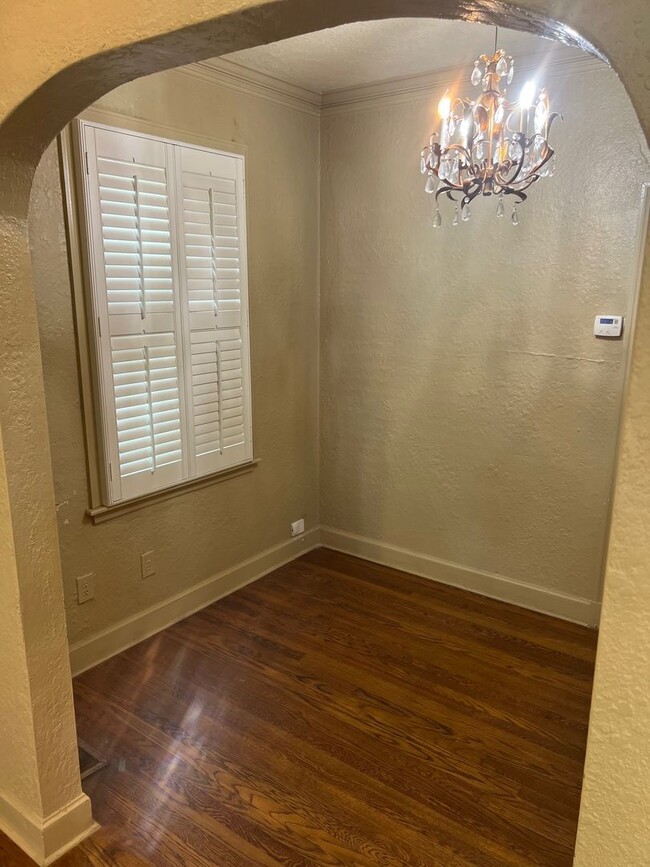 Building Photo - 2 bed, 1 bath near Central and Highland