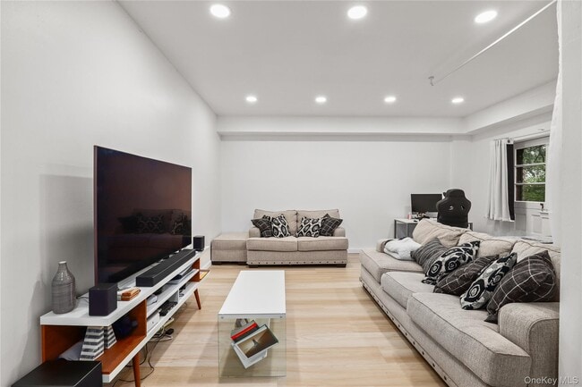 Building Photo - 140 N Broadway