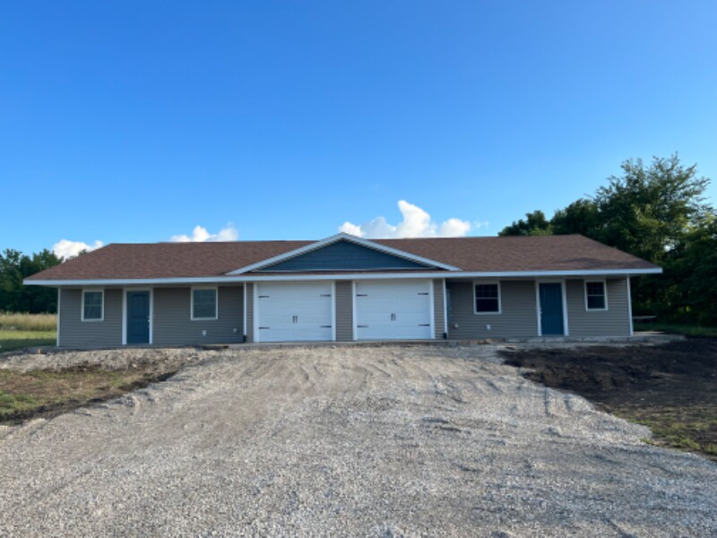Foto principal - 118 W Cedar Ln