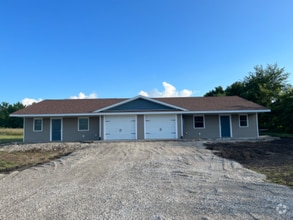Building Photo - 118 W Cedar Ln