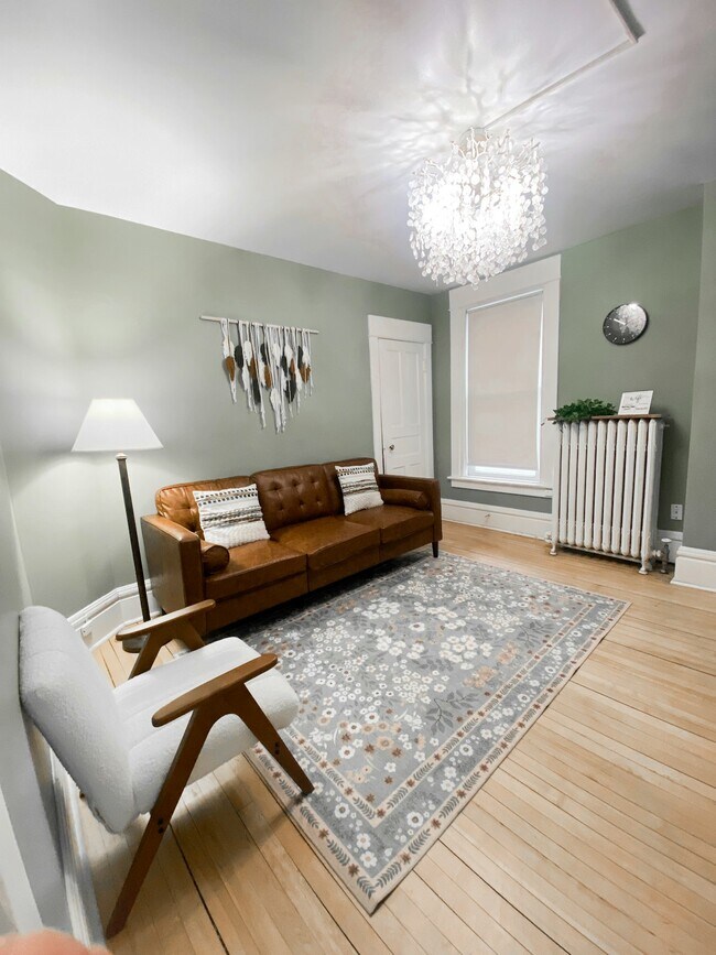 Foto del edificio - 209 E 3rd St