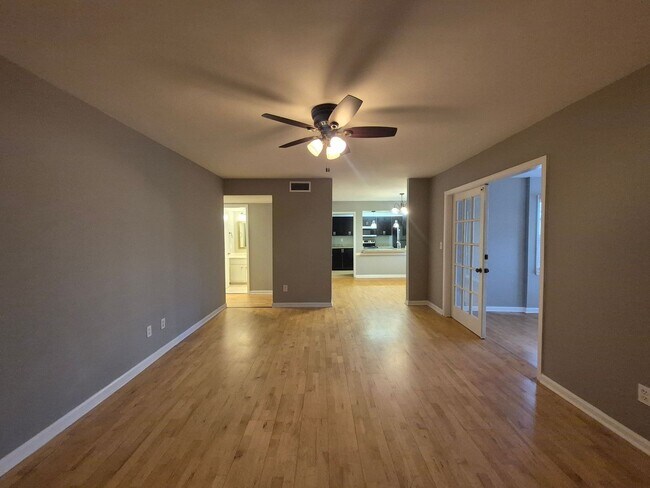 Foto del edificio - Beautifull Top-Floor 2B/2B Condo in Sought-After Cross Creek Community!