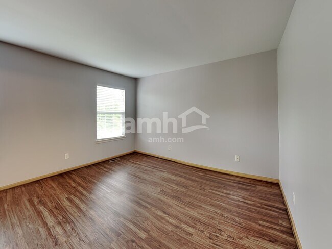 Foto del edificio - 21343 Earhart Ct